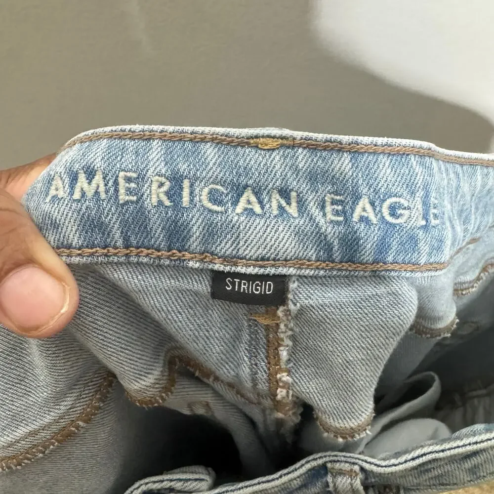 American Eagle Strigid Mom Jeans Women’s‎ Size 16 Short High Rise Light Wash